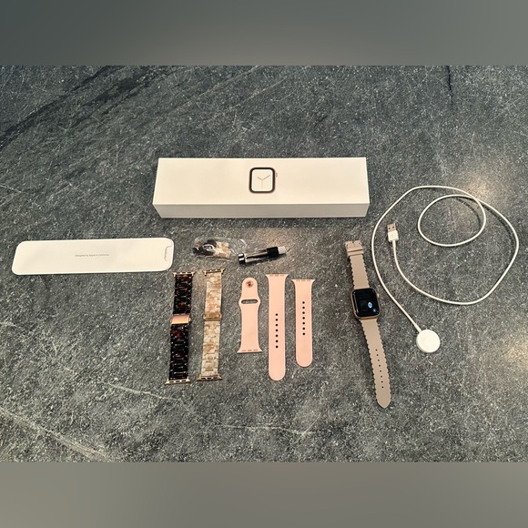 EUC Apple Watch Series 4; 40mm Gold Aluminum Pink Sand Sport Band - Picture 6 of 10